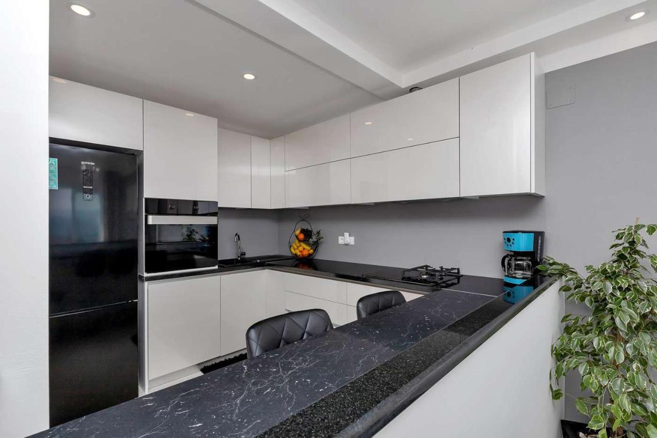 Luxurious Apartment Nino Makarska Buitenkant foto